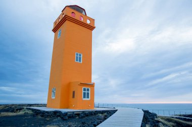 Lav tarlasında deniz feneri Snaefellsjokull 'un güzel doğasında 