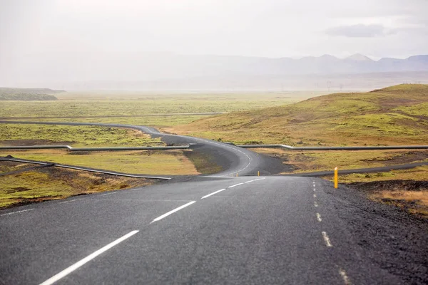 Paisaje escénico de Islandia carretera y beatuiful areal vie — Foto de Stock