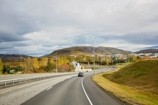 İzlanda yolunun manzarası ve beatuiful areal vie — Stok fotoğraf