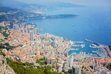 La Turbie Hill 'den Monako' nun havadan görünüşü, Fransız Riviera 'sının yazın manzarası.