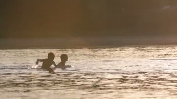 Children Lake Kids Playing Water Sunset Summertime — Stock Video