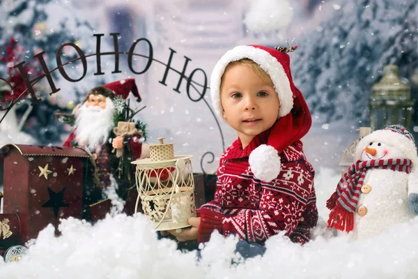 Netter Junge Vorschulkind Draußen Schnee Spielen Weihnachtsstudio Gedreht — Stockfoto