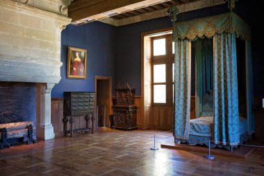 AZAY LE RIDEAU, FRANCE - 12 Temmuz 2020: Loire Valley 'deki Azay Le Rideau şatosundaki iç odalar 