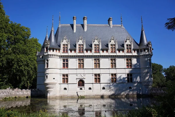 Majestic Κάστρο Στη Γαλλία Την Ημέρα Του Καλοκαιριού Ένα Ηλιόλουστο — Φωτογραφία Αρχείου