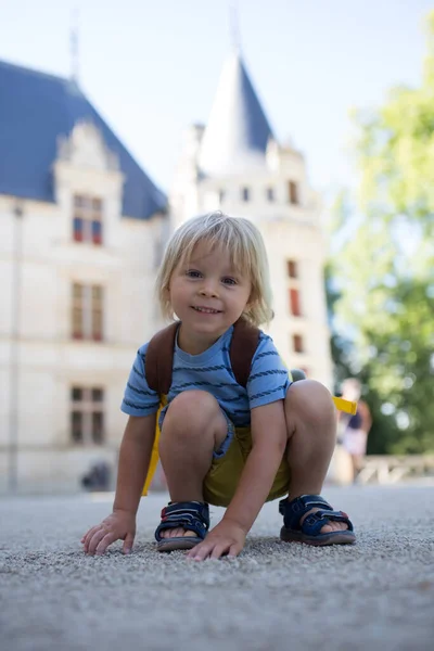 Bambino Bambino Giocare Nel Parco Correre Somigliare — Foto Stock