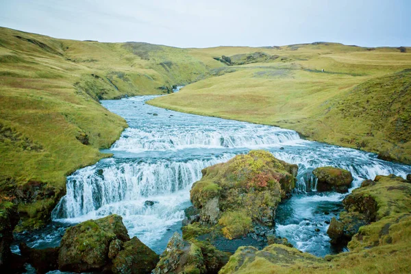 Gyönyörű Kilátás Nyílik Skogafoss Vízesés Izlandon Egy Naplemente Felhős Napon — Stock Fotó