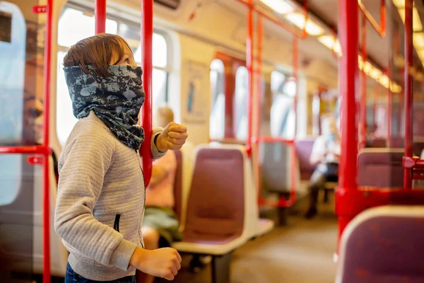 Kind Junge Mit Schutzmaske Untergrund Sid Der Prager Bahn Mit — Stockfoto