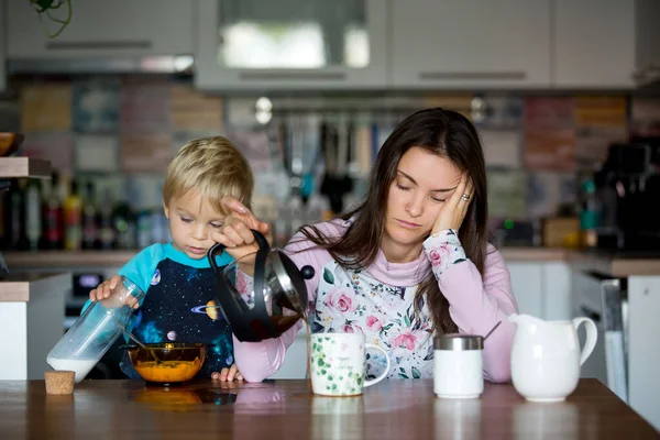 Tired Mother Woman Drinking Coffee Morning While Child Eating Breakfast — Stock Photo, Image