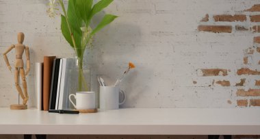 Sahte çerçeveli modern işyeri