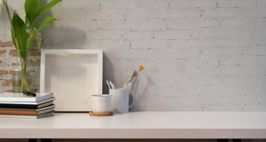 Sahte çerçeveli modern işyeri 