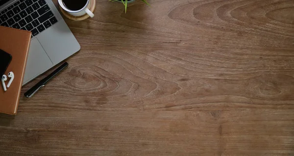 Ofis malzemeleri ile yaratıcı işyeri kısa havai 