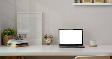 Ofis malzemeleri ile minimal işyeri