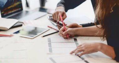 Grafik tasarımcı Ui Ux yaratıcı kroki planlama uygulama web 