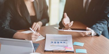 Fikir alışverişi motive işadamları kırpılmış görünümü 