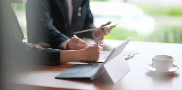 Professionisti imprenditori brainstorming le idee — Foto Stock