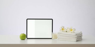 Yatay boş ekran tablet ile spa aromaterapi konsepti 