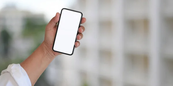 Närbild av affärsman håller blank skärm Smartphone wit — Stockfoto