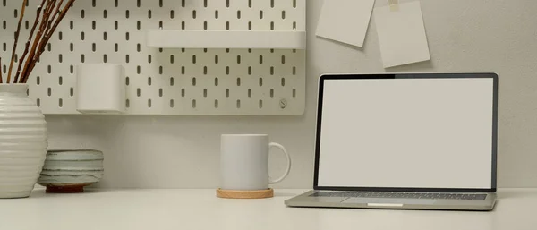 Közelkép Modern Munkaasztal Másolási Hely Gúnyolódik Laptop Kávéscsésze Dekorációk Otthon — Stock Fotó