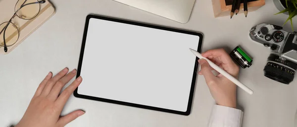 Overhead Shot Female Using Digital Tablet Stylus Pen White Desk — Stock Photo, Image