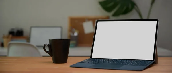 Close View Digital Tablet Keyboard Coffee Mug Wooden Table Office — Stock Photo, Image