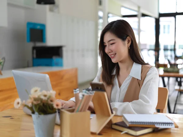 Portrait Female College Student Doing Home Work Laptop Books Cafe — Stock Photo, Image