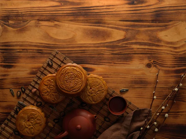 Vista Superior Bolos Lua Tradicionais Tapete Bambu Com Conjunto Chá — Fotografia de Stock