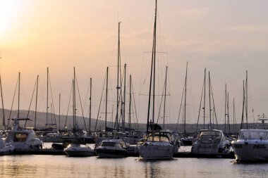 Deniz günbatımı akşam sessizlik tekne su limanı seyahat sahil