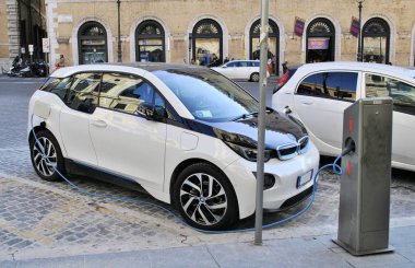 Roma şehri elektro otomobil yeni ekoloji teknolojileri bataryası Ekim 2019 İtalya 