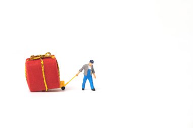 Minyatür kurye Ch için bir palet kamyon üzerinde kırmızı bir hediye hareketli