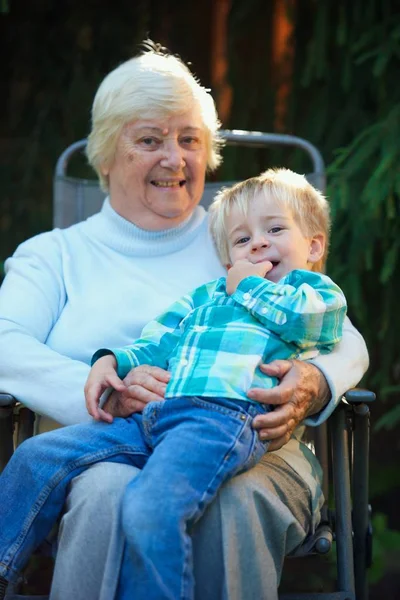 Soirée Été Grand Mère Petit Fils — Photo