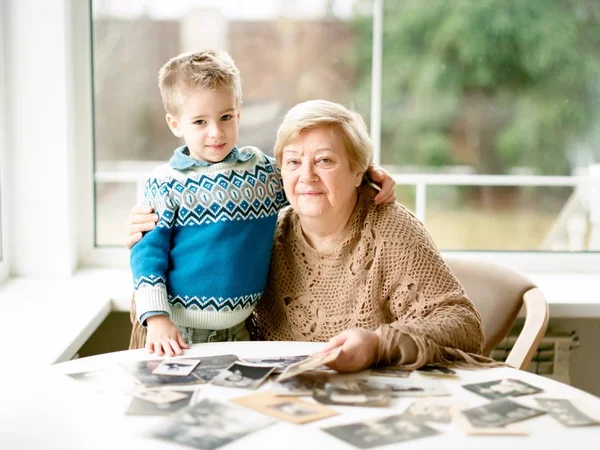 Grandmother Grandson Looking Old Photographs — Stock Photo, Image
