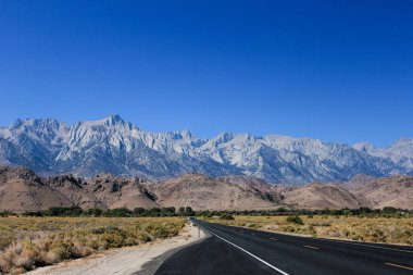 Death Valley Road'dan Whitney Dağı'nın görünümü, Kaliforniya, ABD