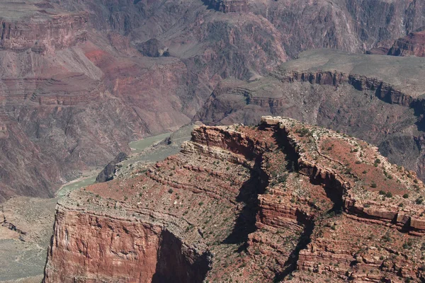 Ландшафтный вид каньонов и реки Колорадо с Саут-Рим, Национальный парк Гранд-Каньон, США — стоковое фото