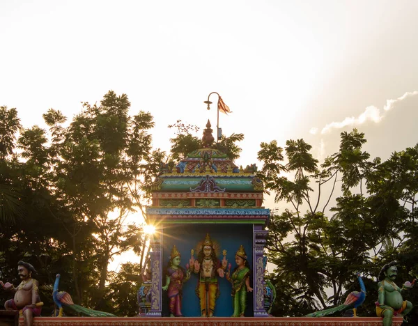 Hindu temple during sunset with starburst — Stock Photo, Image