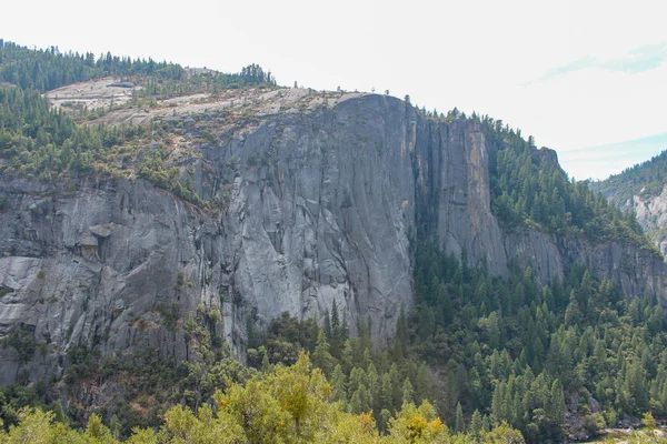Γραφική άποψη του τοπίου στο Εθνικό Πάρκο Γιοσέμιτι, Καλιφόρνια, Ούσα — Φωτογραφία Αρχείου