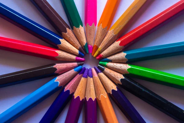 Färgpennor Arrangerade Ett Kreativt Sätt Konstföremål För Studerande — Stockfoto