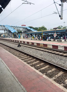 Perambur, Tamil Nadu, Hindistan - 31 Ağustos 2025: Perambur tren ve yerel trenlerin durduğu Perambur tren istasyonu.