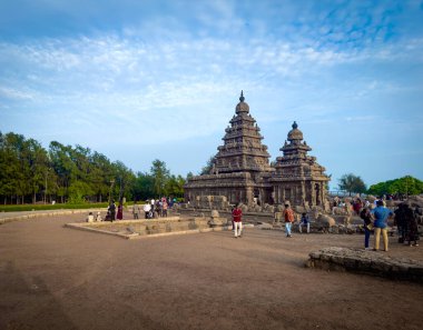 Mahabalipuram, Tamil Nadu, Hindistan - 28 Haziran 2025: Pallava Krallığı tarafından Mahabalipuram 'da inşa edilen güzel kıyı tapınağı