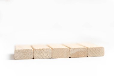 Ahşap parmaklıklar arka planda yatar - fotoğraf