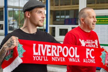 Kulüp Liverpool komik ve mutlu İngiliz futbol taraftarları