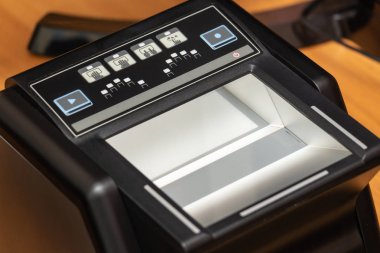 Sınır tarihi sta olan bir Hırvat biyometrik pasaportunun yakın çekim