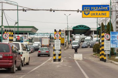 Shegini, Ukrayna - Mart, 2019: Shegini-Medyk'te trafik sıkışıklığı