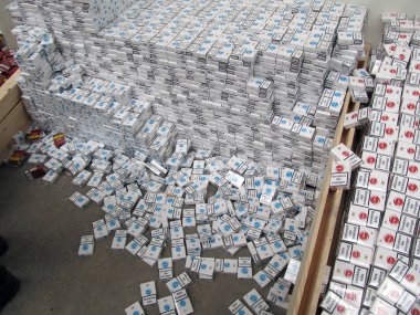  Endüstriyel odun kılığında kaçak sigaralar bulundu