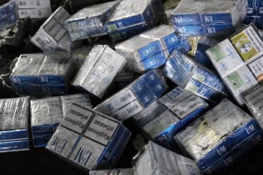Özellikle disg edildi kaçak sigara paketleri, yakın çekim