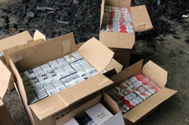 Özellikle disg edildi kaçak sigara paketleri, yakın çekim