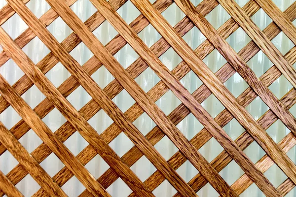 Крестообразный рисунок дубовых деревянных планок — стоковое фото