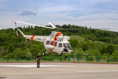 Kaniya askeri helikopterin kalkışı 