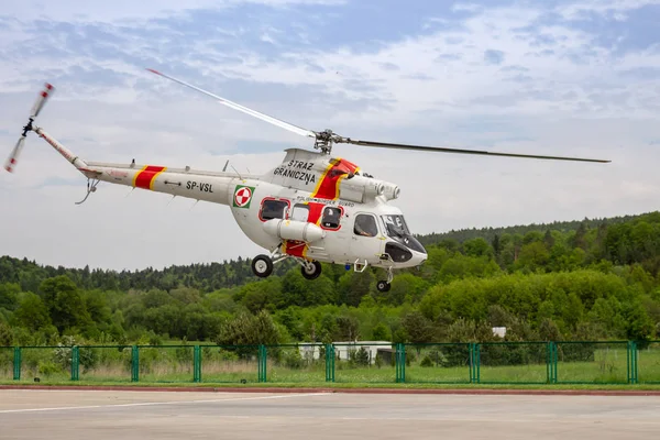 Взлет военного вертолета "Кания" — стоковое фото