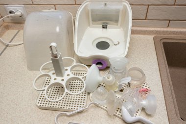 Bebek şişesi sterilizatörü kullanma