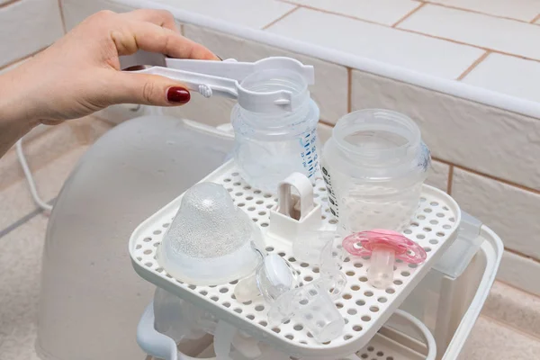 Bebek şişesi sterilizatörü kullanma